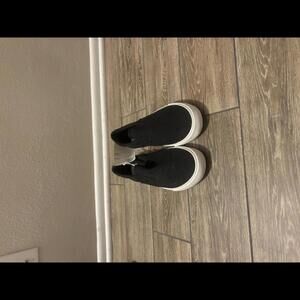 Amazon Essentials Slip-On Sneakers - Stylish and Comfortable Black